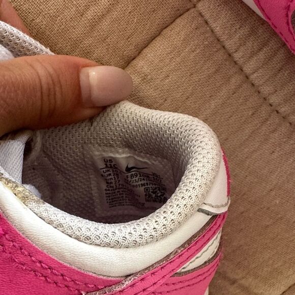 Nike Kids dunks in Pink and White - Picture 6 of 6